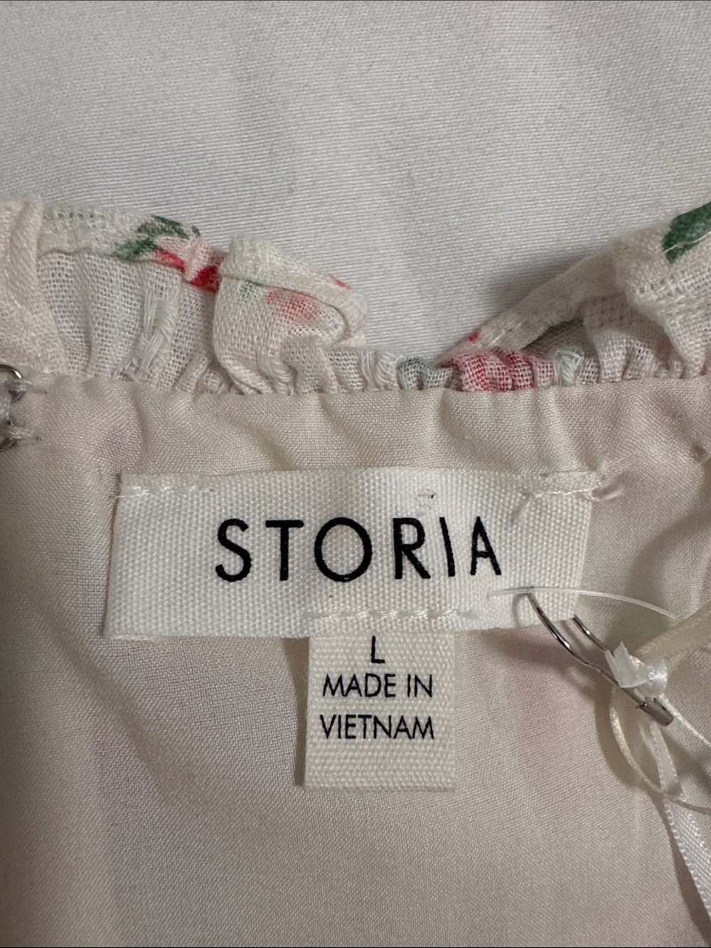 Storia Cream and Floral Print Textured Dress with Red Bow Detail - Picture 2 of 9
